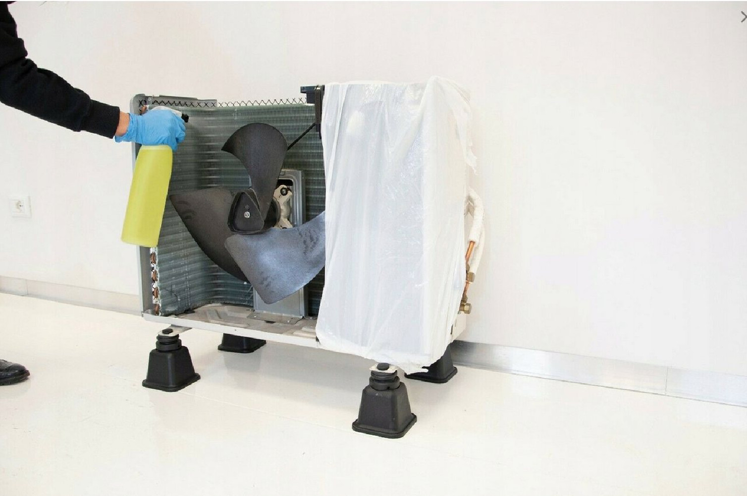 UNIWERSALNY KONCENTRAT ALKALINE ULTRA  DO CZYSZCZENIA SKRAPLACZY, 250ML UNIWERSALNY KONCENTRAT ALKALINE ULTRA  DO CZYSZCZENIA SKRAPLACZY, 250ML