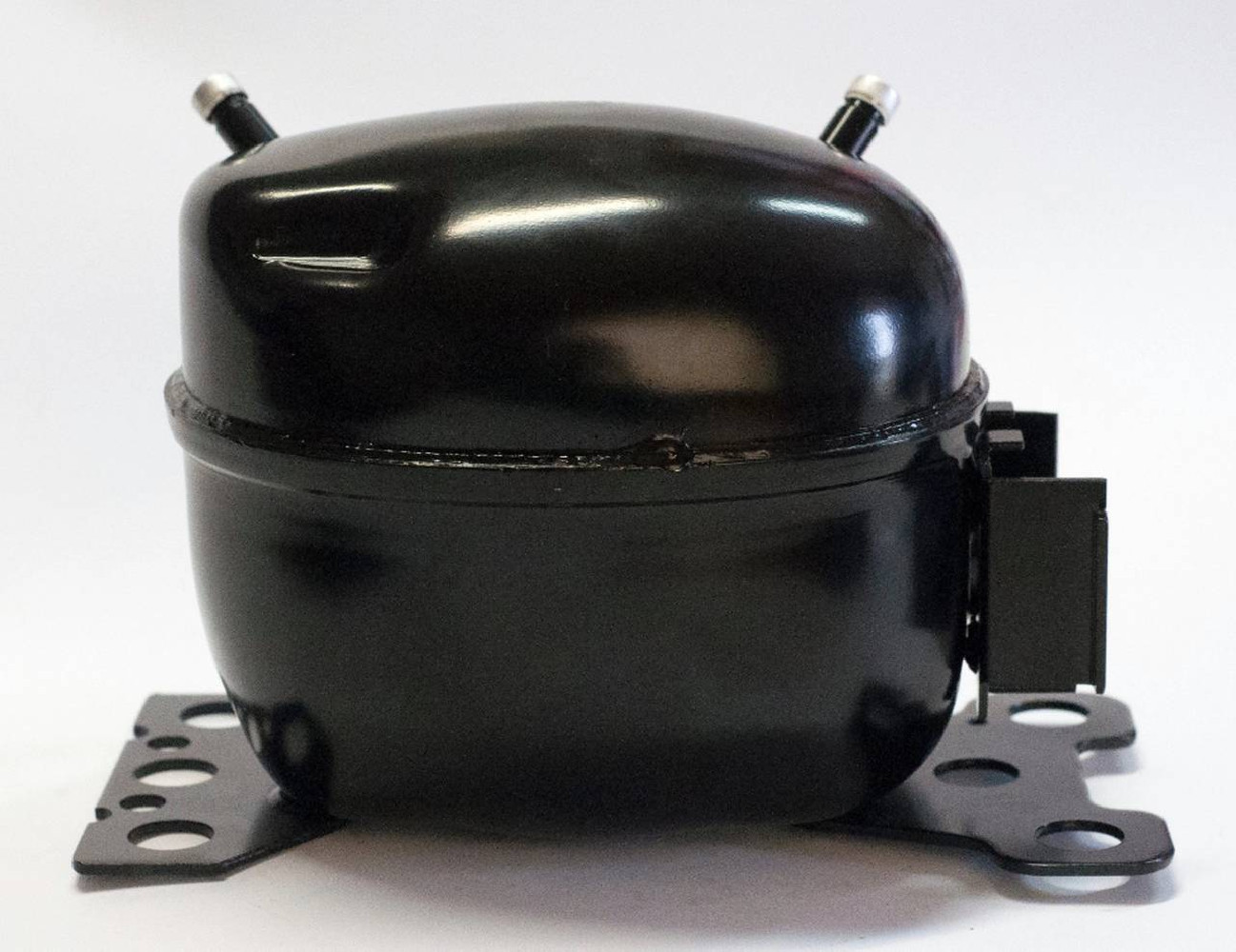 SPRĘŻARKA BD35F DANFOSS DO LODÓWEK W SAMOCHODACH CIĘŻAROWYCH, BEZ MODUŁU SPRĘŻARKA BD35F DANFOSS DO LODÓWEK W SAMOCHODACH CIĘŻAROWYCH, BEZ MODUŁU