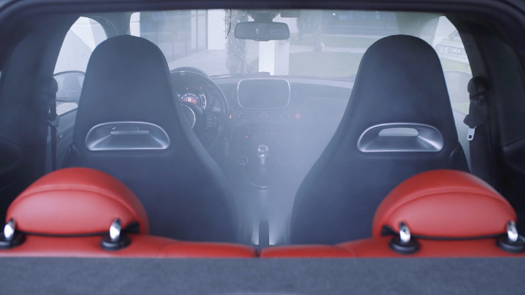 ZESTAW FOGGY KIT Z URZĄDZENIEM KEMURI I PŁYNAMI KIRI (48 SZTUK) ZESTAW FOGGY KIT Z URZĄDZENIEM KEMURI I PŁYNAMI KIRI (48 SZTUK)