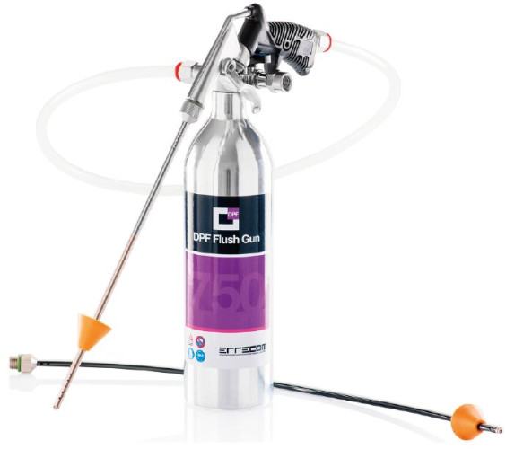 PISTOLET WRAZ Z CYLINDREM DO CZYSZCZENIA FILTRÓW DPF, WYKORZYSTUJĄCY SPRĘŻONE POWIETRZE